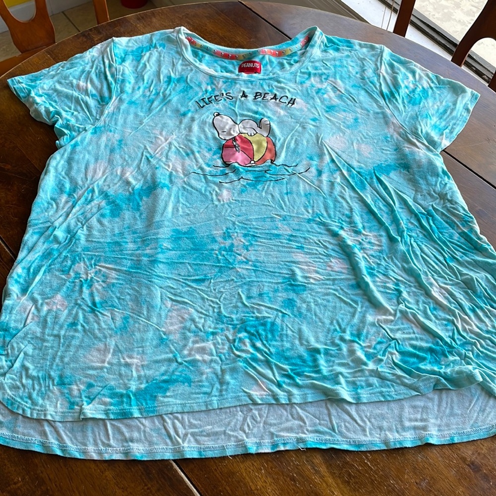 Peanuts Snoopy t-shirt. Woman size 2x